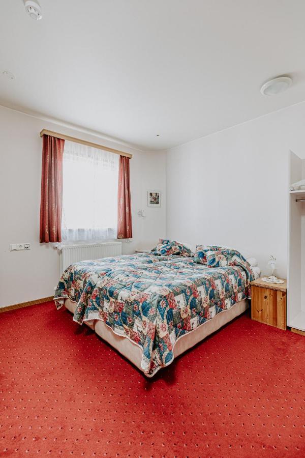 Narfastadir Guesthouse Laugar  Eksteriør bilde